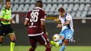 Gelandang Lazio, Ciro Immobile, melepaskan tendangan ke arah gawang Torino pada laga lanjutan Serie A pekan ke-29 di Stadion Olimpico Grande Torino, Rabu (1/7/2020) dini hari WIB. Lazio menang 2-1 atas Torino. (AFP/Isabella Bonotto)