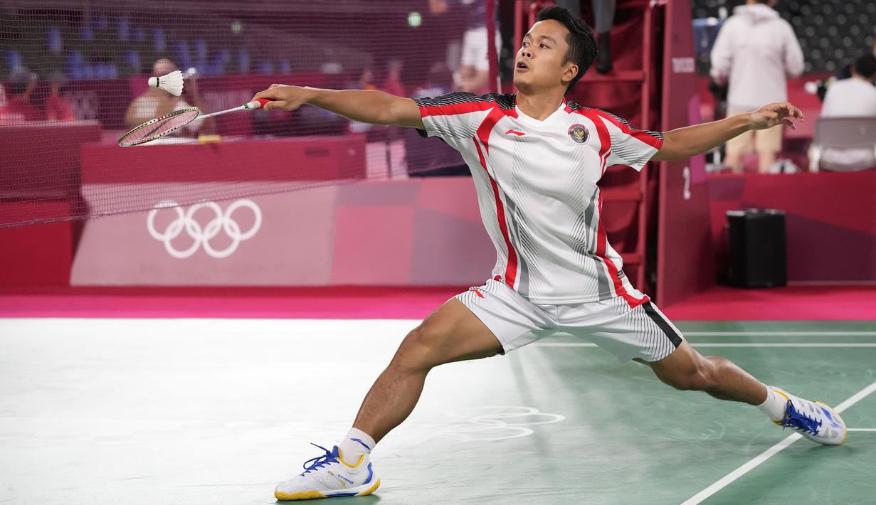 Dominasi Ginting tak terbendung di setengah gim kedua. Dirinya berhasil menutup pertandingan dengan skor 21-10. Hal ini membuat Ginting menempati posisi teratas klasemen sementara Grup J dan mengamankan tiket ke babak 12 besar. (Foto: AP/Dita Alangkara)