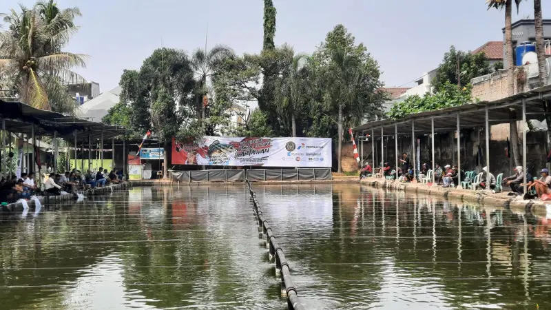 Jurnalis Indonesia Peduli (JIP) menggelar acara Fun Fishing bersama 12 Forum Wartawan di di Kolam pemancingan Adhiraja Deluna, Tanah Baru, Depok, Jawa Barat.