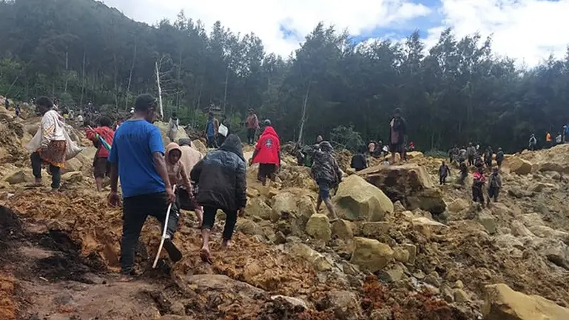 Tanah longsor melanda Provinsi Enga, sekitar 600 kilometer di barat laut ibu kota, Port Moresby, pada Jumat sekitar pukul 03.00 waktu setempat.