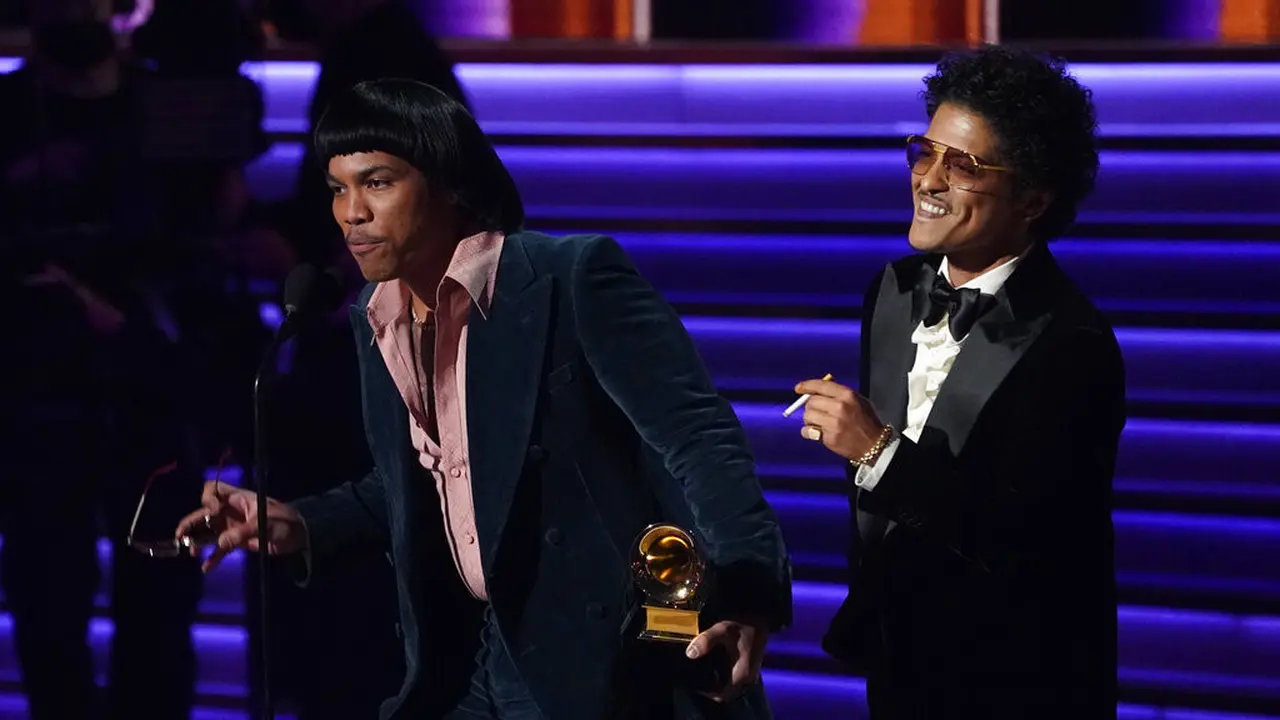 Silk Sonic dalam Grammy Awards 2022. (AP Photo/Chris Pizzello)