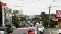 Libur akhir pekan daerah Puncak Bogor dilanda kemacetan (Liputan 6 SCTV)