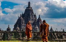 FOTO: Biksu Thudong Tiba di Candi Sewu Sambut Tri Suci Waisak 2026