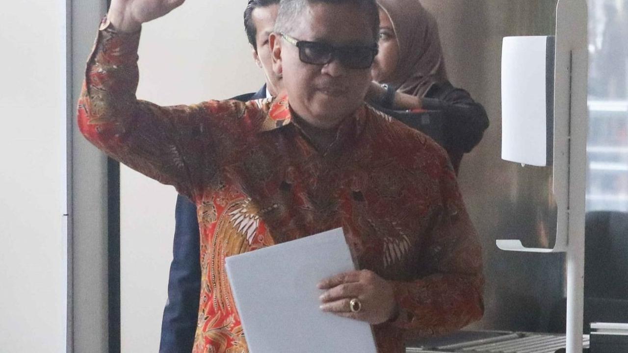 "Akan masuk Pilkada. Jadi kami menduga ketika masuk tahun politik, isu ini akan dinaikkan terus. Maka di sini kami hadir untuk mendukung KPK. Jadi kalau penyidik mau sampaikan apa yang mau ditanyakan, kita akan sampaikan," ucap dia. Foto: Liputan6.com / 