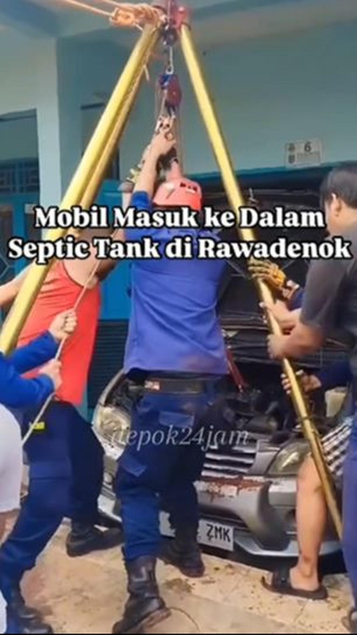 Dengan menggunakan alat manual ,tali karmantel, dan karabiner, mobil pun berhasil dievakuasi dari dalam septic tank.&nbsp;