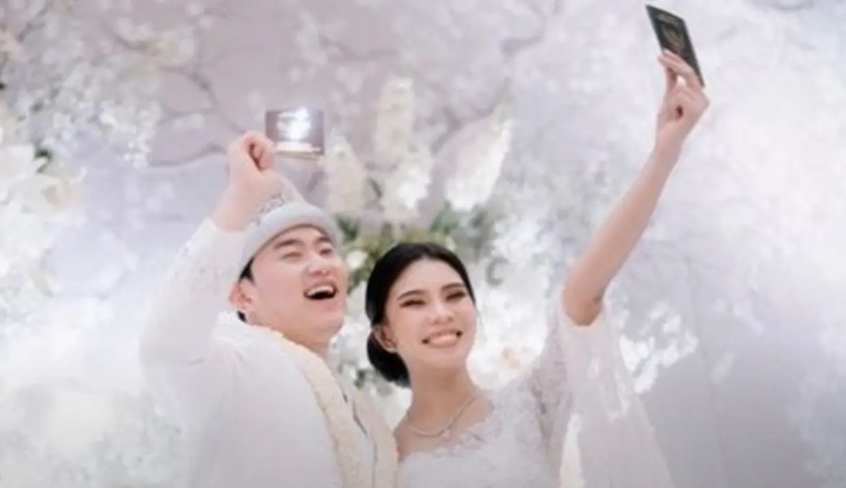 <p>Putri Helmy Yahya, Saskia Rachelly Yahya resmi menikah dengan kekasih Koreanya, Park Young Gwang. Beberapa waktu lalu, Helmy Yahya sempat memamerkan beberapa potret manis dari momen prewedding sang putri dengan pria yang berasal dari Korea Selatan ini. [Foto: Instagram/bootesphotography]</p>