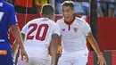 Pemain Sevilla asal Prancis, Wissam Ben Yedder (kanan) menjadi pemuncak klasemen top skor sementara Copa Del Rey dengan total 5 gol.  (EPA/Julio Munoz)