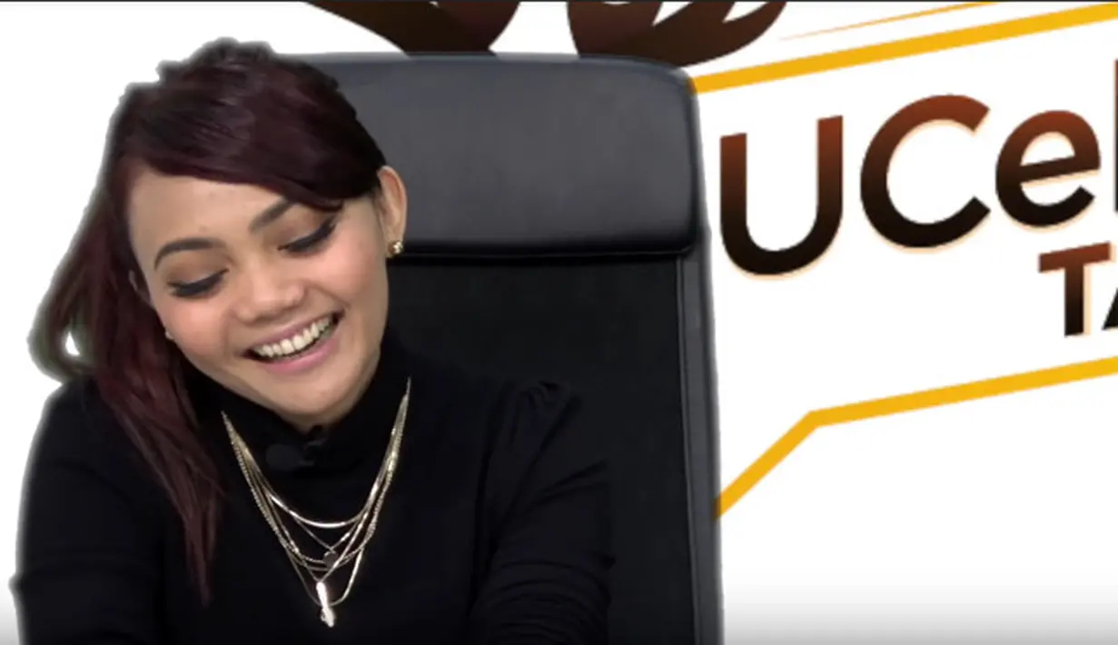 "Aku baca komennya kayaknya fifty-fifty. Itu men-support dalam keadaan mereka tahu ini keputusan berat, down, semua orang banyak yang menghujat," kata Rina Nose. (youtube)