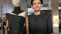 Arron Bryan Menangkan Future Fashion Designer 2026, Bawa Angsa Hitam di Final