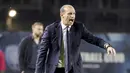 Pelatih Juventus, Massimiliano Allegri, memeberi arahan kepada anak asuhnya saat melawan Empoli pada pekan ke-36 Liga Italia 2022/2023 di Stadio Carlo Castellani, Senin (22/5/2023). Juve kalah telak 1-4 dari Empoli. (Marco Bucco/LaPresse via AP)