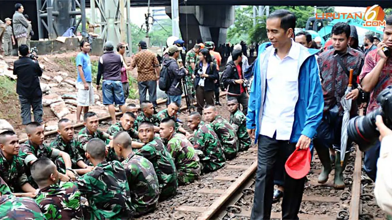 jokowi-cek-tanggul130119a.jpg