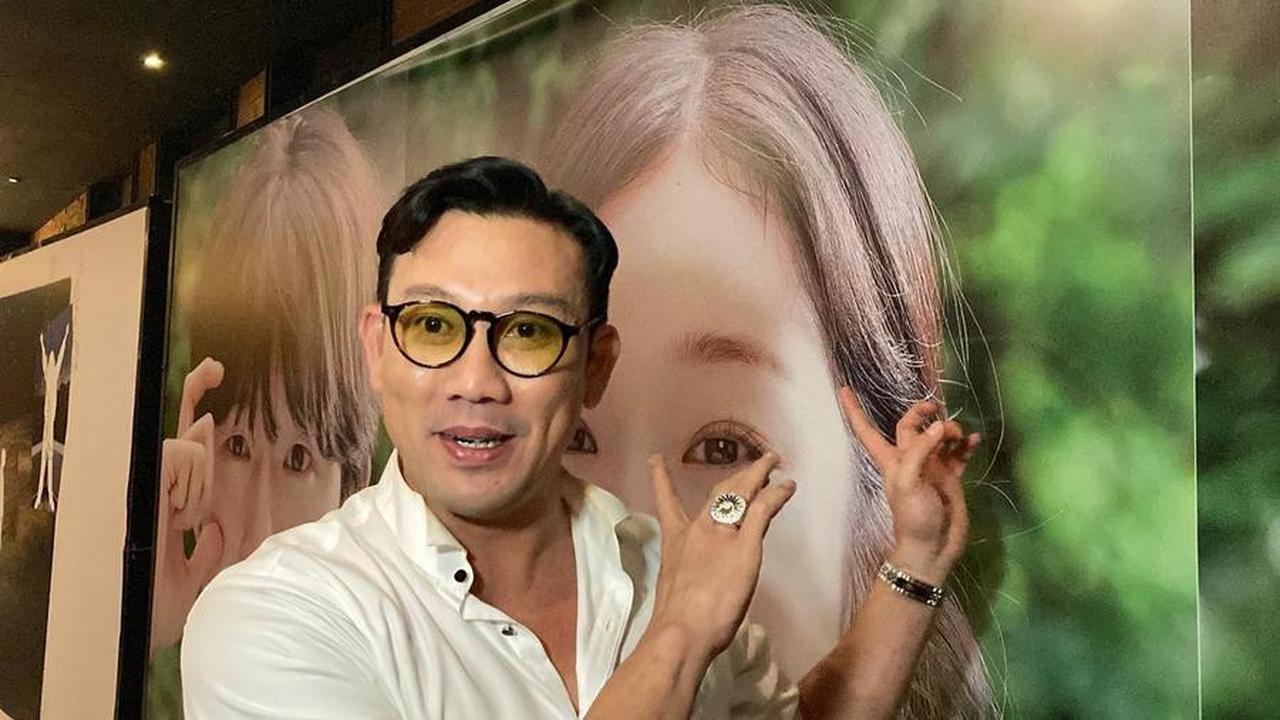 Rayakan Natal di Singapura, 8 Potret Denny Sumargo Ungkapkan Akan Kenalkan Baby Biel ke Keluarga Besar Sang Istri