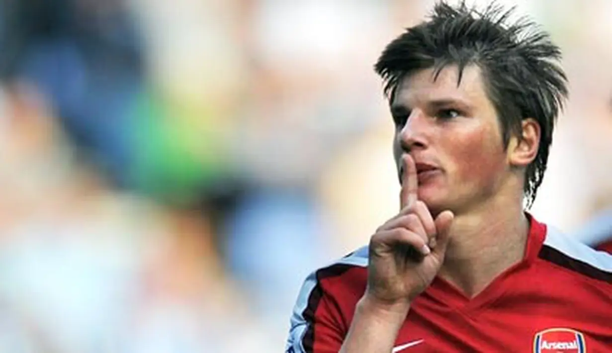 Arsenal's Andrei Arshavin celebrates scoring Arsenal's third goal against Wigan Athletic during English Premier League match at JJB Stadium in Wigan, on April 11, 2009. AFP PHOTO/PAUL ELLIS
