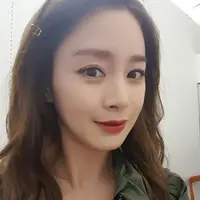 Tak khayal jika sosok Kim Tae Hee mendapatkan julukan aktris Korea tercantik. Meski kerap tak menggunakan makeup, Kim Tae Hee berhasil pikat perhatian masyarakat dengan Inner Beauty yang dimilikinya. (viainstagram@taehee35/Bintang.com)