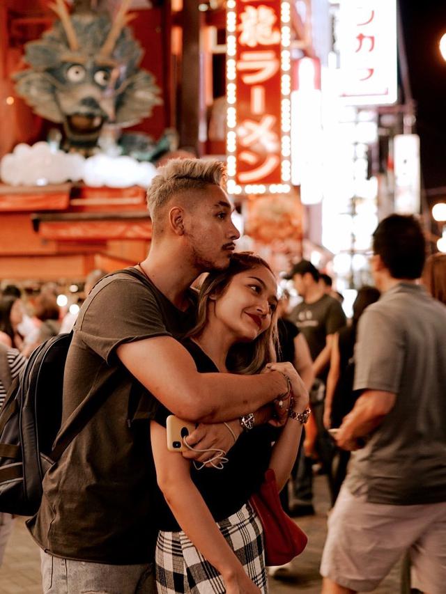 6 Potret Seru Siti Badriah Liburan ke Jepang dengan Suami