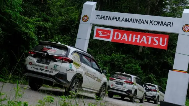 Terios 7 Wonders menjelajahi daratan Maluku. (Foto: PT ADM)