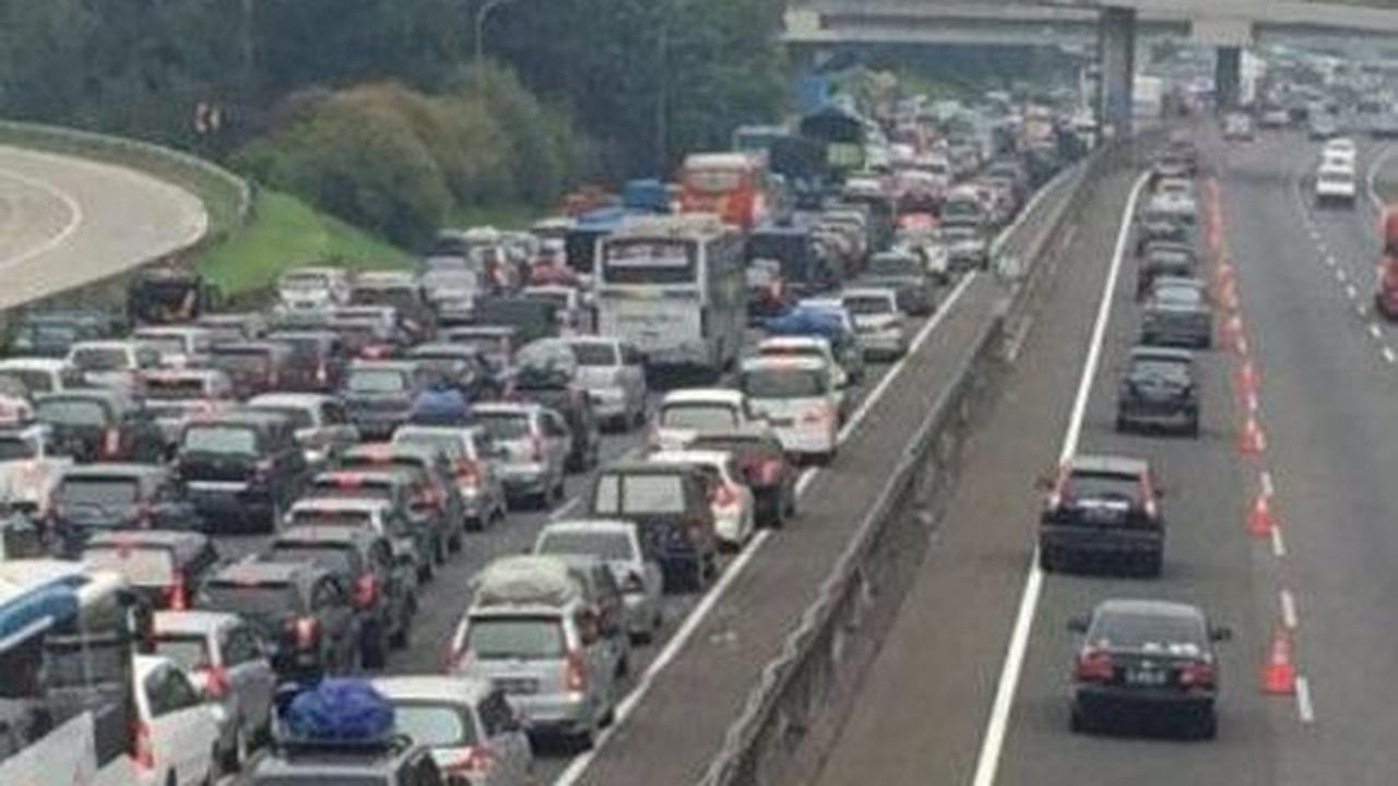 Namun perlu diingat jika tarif resmi mengacu pada papan iformasi di gerbang tol.