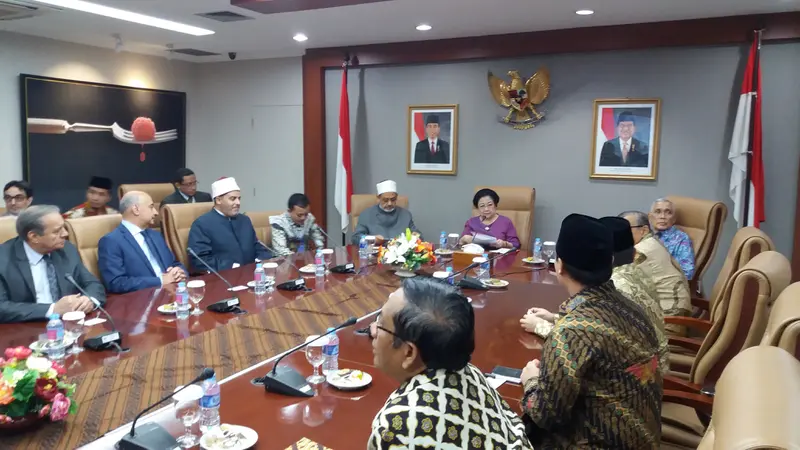 Badan Pembina Ideologi Pancasila (BPIP) menerima kedatangan Imam Besar Grand Syeikh Al Azhar Ahmad Muhammad Ath-Thayeb di gedung Sekretrariat Negara, Jakarta, Kamis (3/5/2018). (Liputan6.com/Hanz Jimenez Salim)