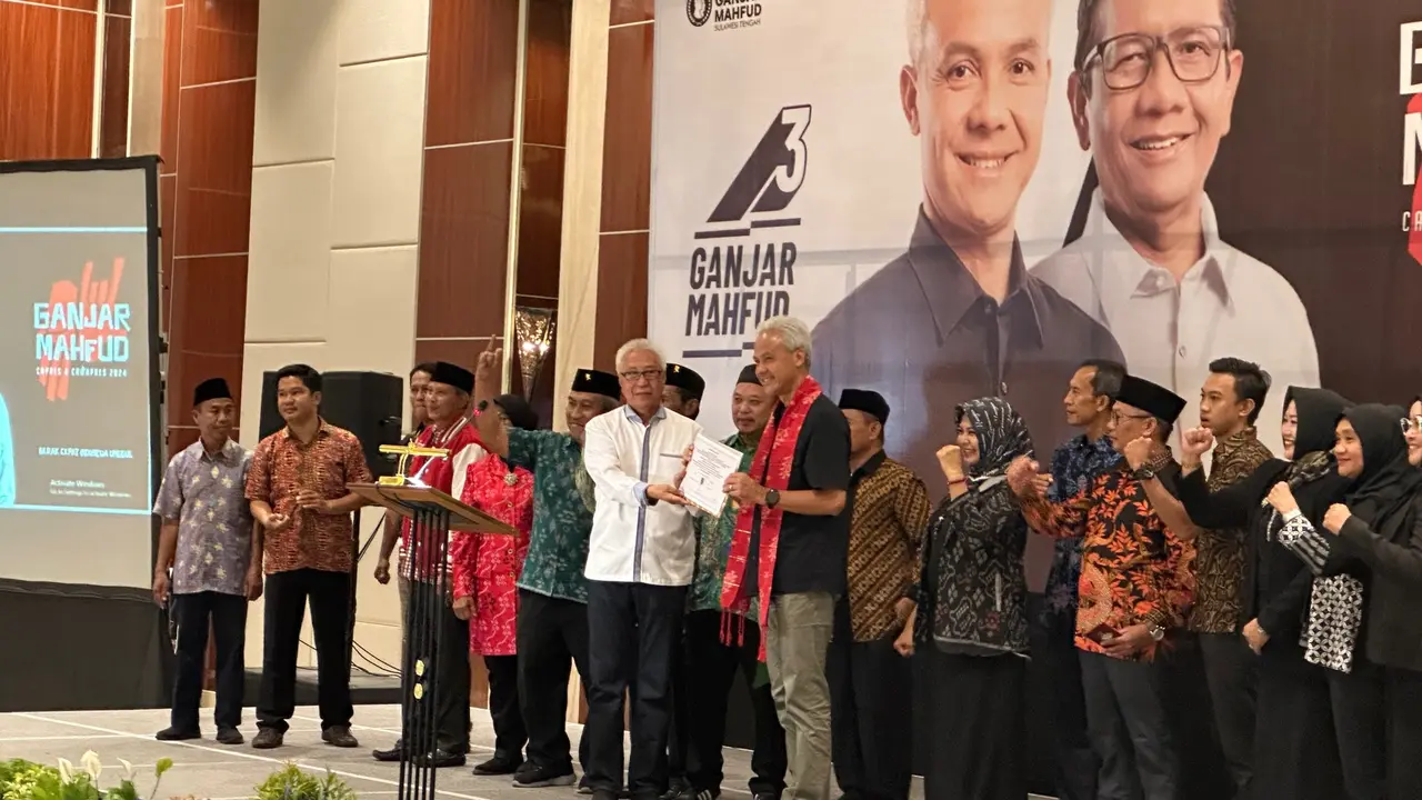 Alumni HMI dan Muslimin Indonesia Sulteng mendeklarasi dukungan untuk Ganjar-Mahfud di Palu, Sulawesi Tengah, Senin (4/12/2023).