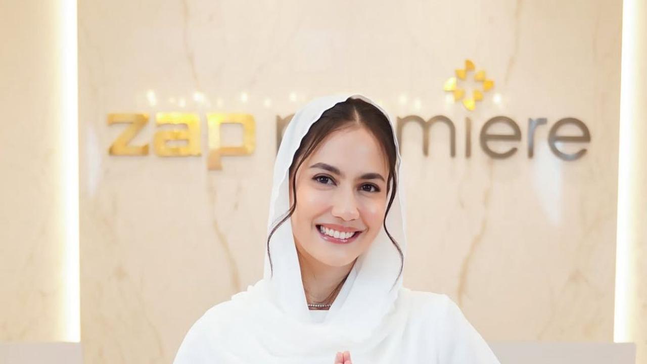 3 Potret Pevita Pearce Pamer Gaya Berkelas dalam Balutan Hijab, Kecantikannya Banjir Pujian
