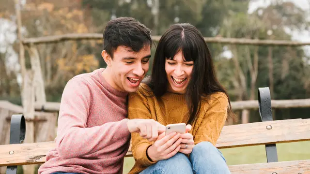 Teknologi Bisa Membantu untuk Berkomunikasi dengan Pasangan Secara Intens