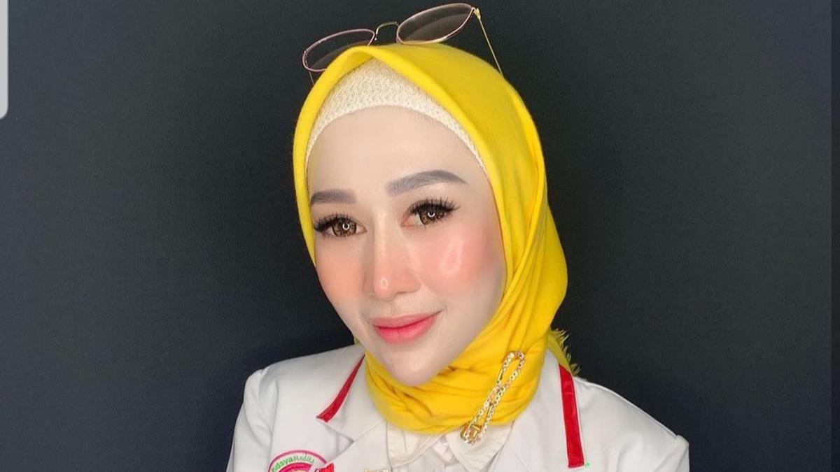 6 Potret Dokter Reza Gladys, Kakak Ipar Siti Badriah yang Tetap