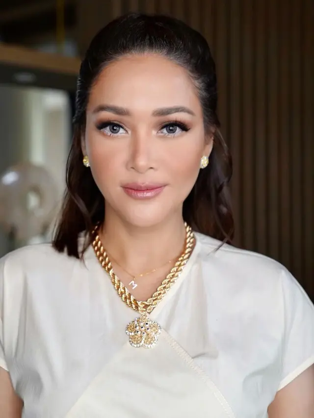 Rahasia Cantik Maia Estianty Tetap Awet Muda di Usia 40an