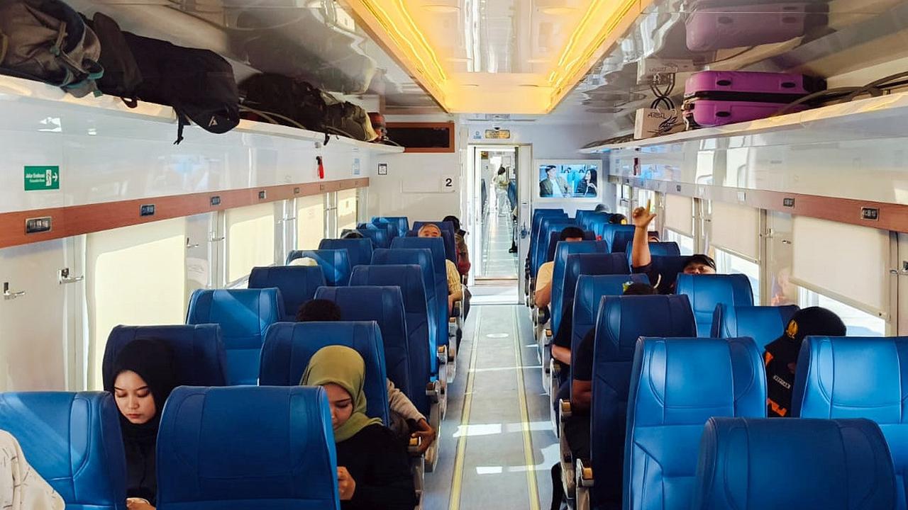 YLKI Kecam Keras Usulan DPR soal Gerbong Khusus Merokok di KAI: Downgrade Pelayanan!