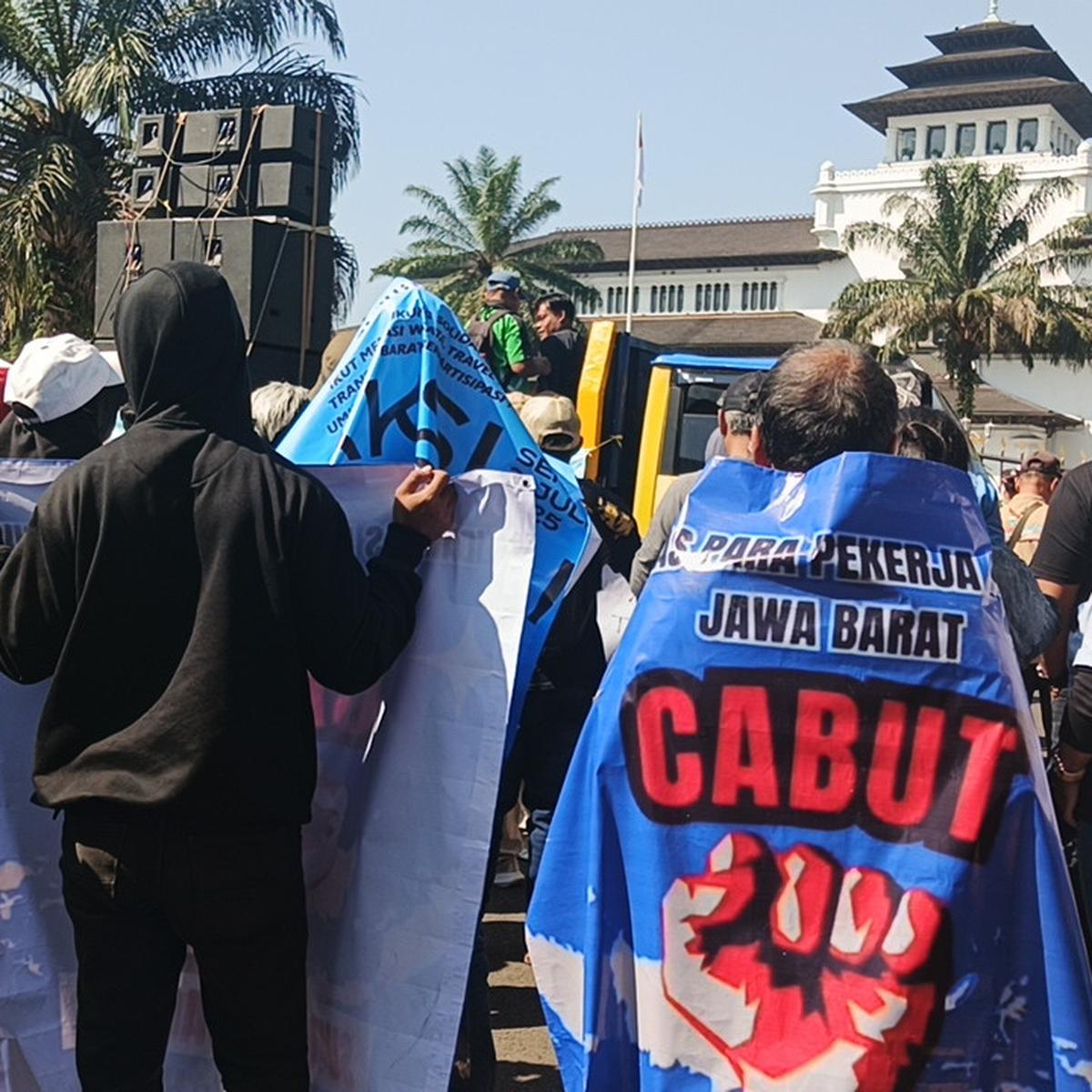 demo pekerja pariwisita