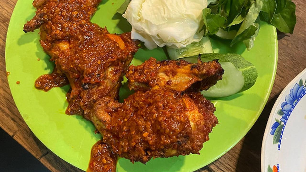 ayam pedas artomoro
