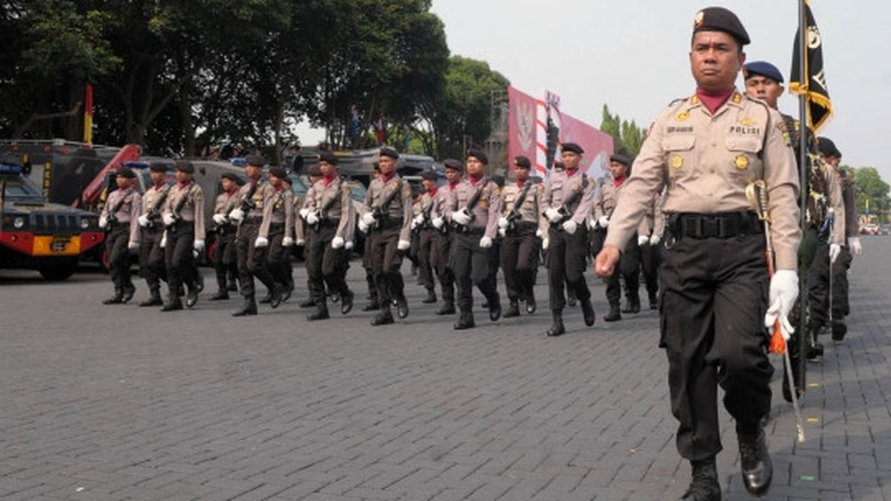 Ribuan polisi bersenjata laras panjang peringati Hari Bhayangkara