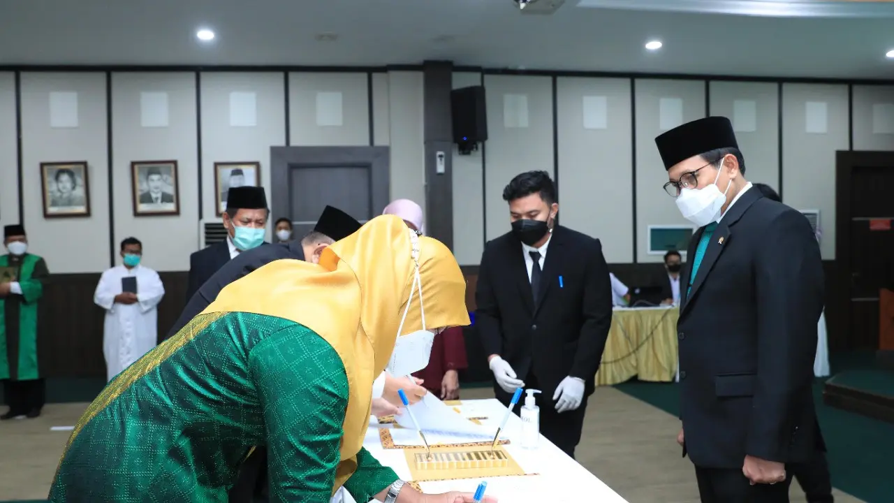 Menteri Desa, PDT dan Transmigrasi, Abdul Halim Iskandar melantik sejumlah Pejabat di lingkungan Kementerian