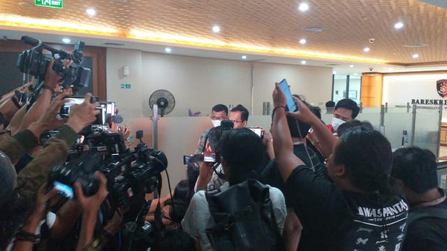 Kuasa hukum Erick Thohir, Ifdhal Kasim, melaporkan Faizal Assegaf ke Mabes Polri, Jumat (26/8) sore (Istimewa)