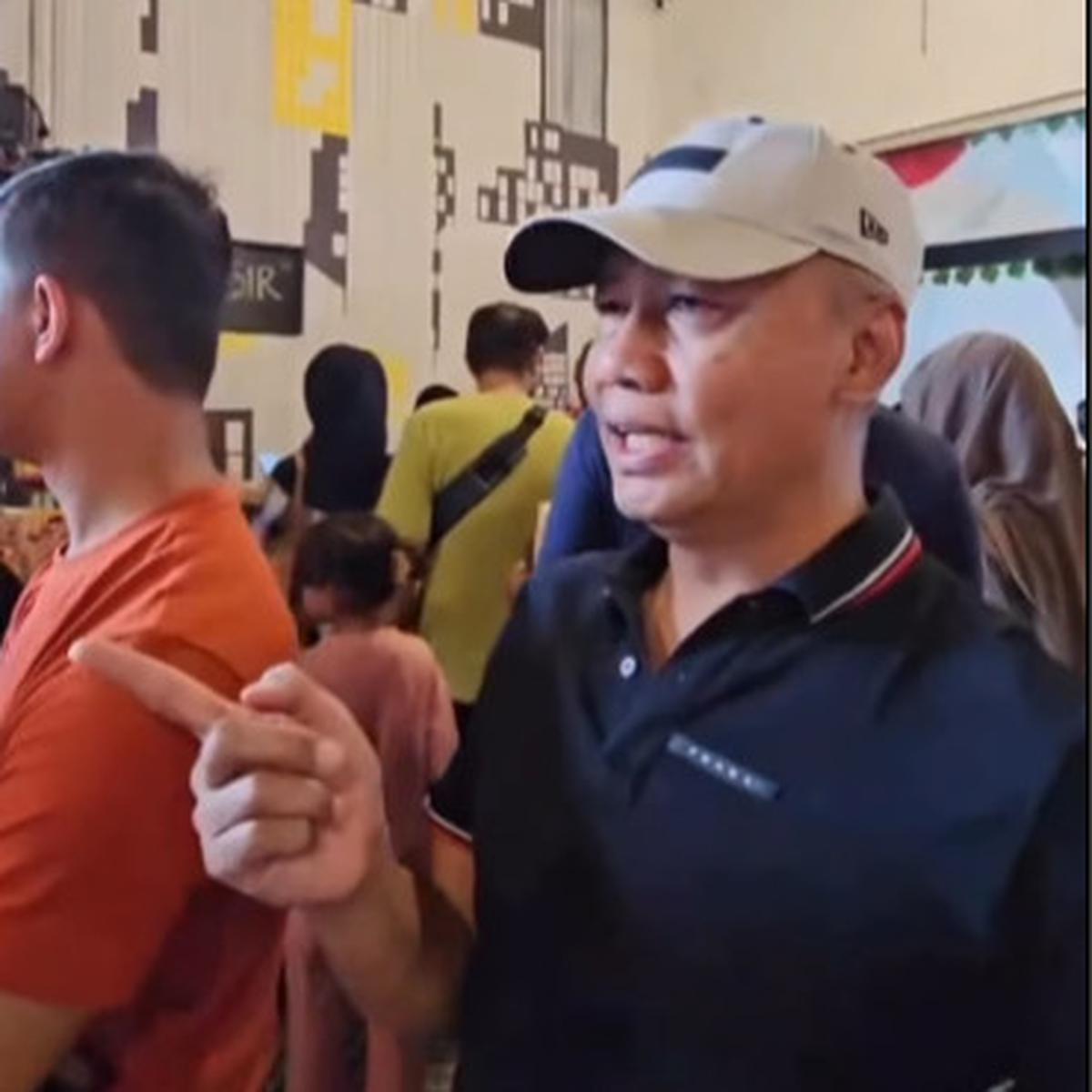 Momen Jenderal Polisi Rela Antre Panjang Demi Cicipi Kuliner Khas Semarang