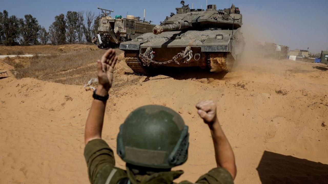 FOTO: Deretan Tank Pasukan Zionis Israel Bersiap untuk Serangan Darat ke Rafah