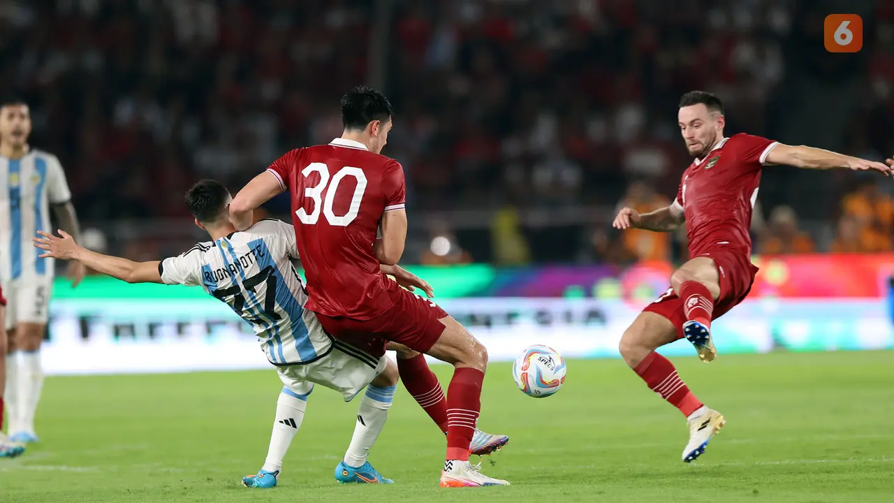 Pemain Timnas Indonesia Marc Klok saat Melawan Timnas Argentina