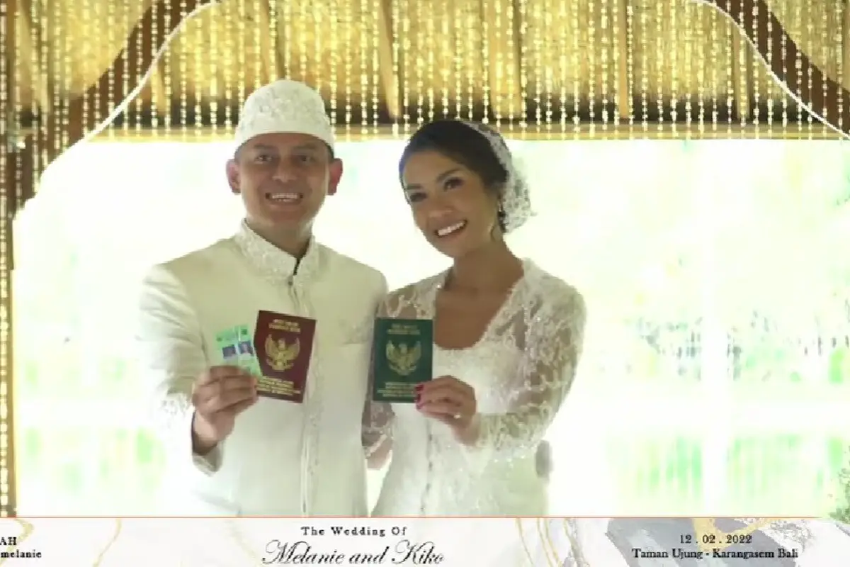 Pernikahan Melanie Putria dan Aldico Sapardan. (Tangkapan Layar YouTube/  Fit with MeL - by Melanie Putria)