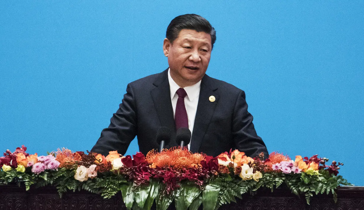 Xi Jinping adalah Presiden China, namanya ditulis dalam konstitusi Partai Komunis sehingga menguatkannya sebagai pemimpin negara paling berkuasa dalam beberapa dekade terakhir. (AFP Photo/Pool/Fred Dufour)