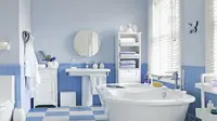 Bersihkan kamar mandi agar tamu yang datang merasa nyaman saat berkunjung (Sumber foto: rumahminimalis)