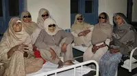 Setidaknya 24 lansia miskin mengalami kebutaan setelah melakukan operasi masal katarak gratis di India.