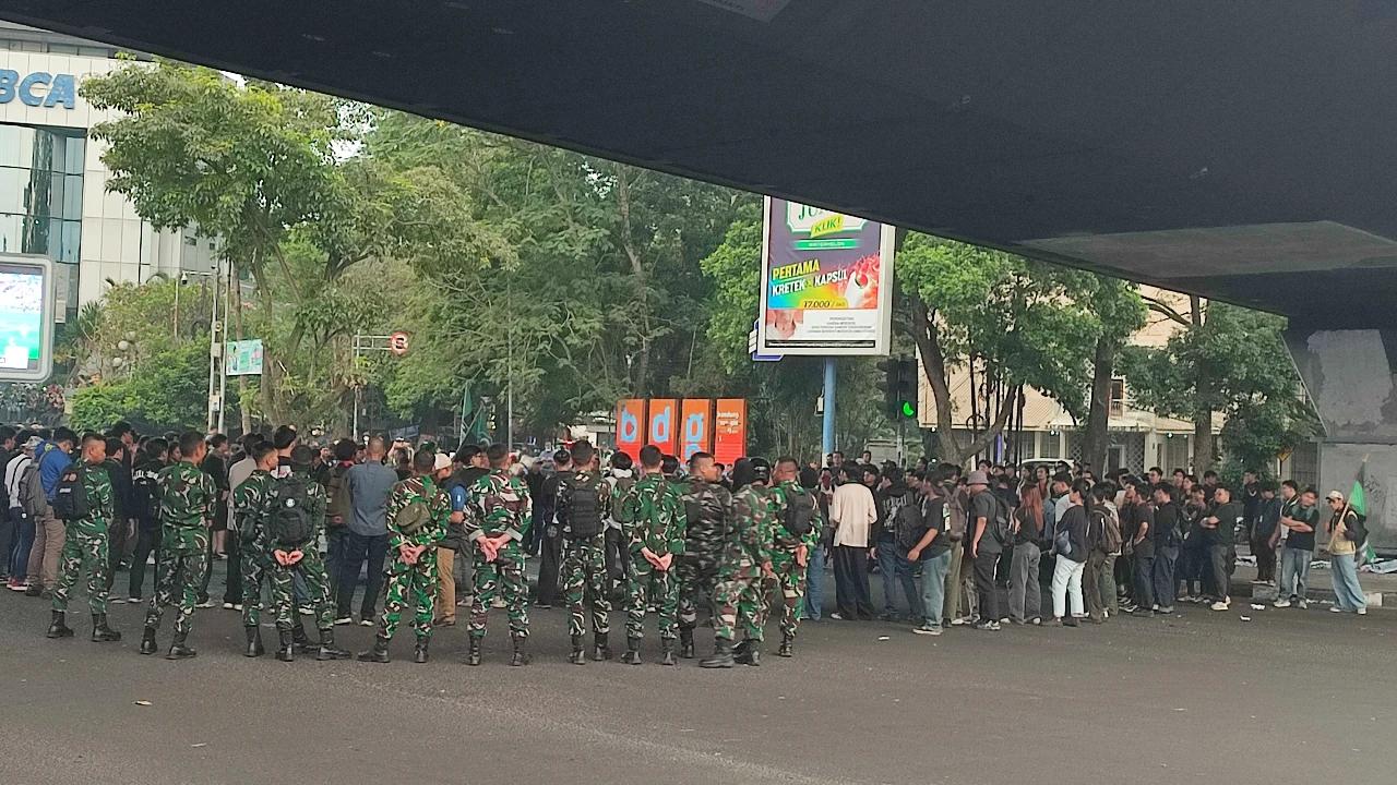 Aksi HMI di Simpang Cikapayang Bandung Sempat Tutup Akses Menuju Jalan Dago