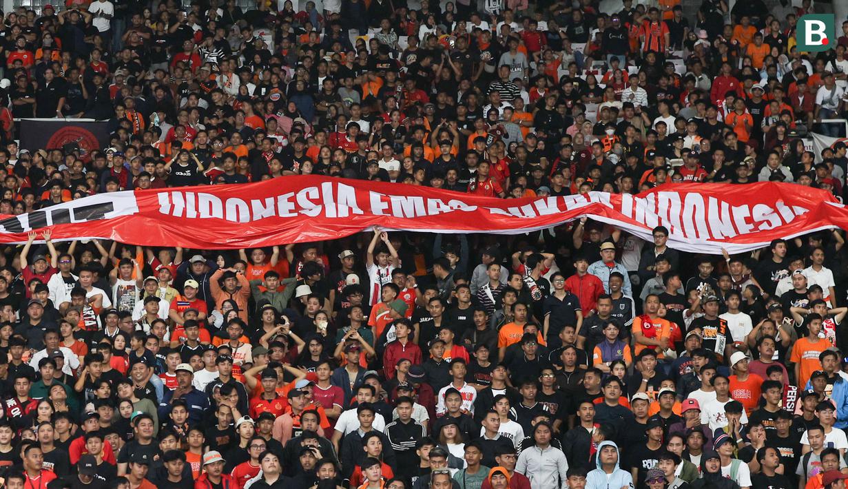 Berdasarkan catatan resmi panitia pertandingan, ada 56.150 penonton yang menyaksikan langsung laga antara Persija Jakarta kontra PSIM. Namun, jika melihat secara kasat masa, jumlahnya tampaknya bisa lebih banyak. (Bola.com/M Iqbal Ichsan)
