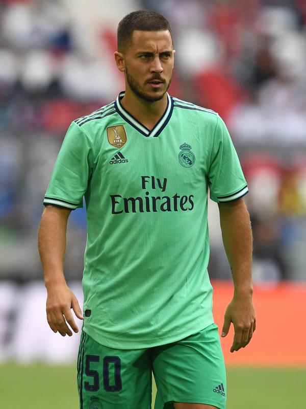 Gelandang Real Madrid, Eden Hazard saat bertanding melawan klub Austria, Red Bull Salzburg pada laga persahabatan di Red Bull Arena, Austria (8/8/2019). Real Madrid menang tipis atas Red Bull Salzburg 1-0. (AFP Photo/Christof Stache)