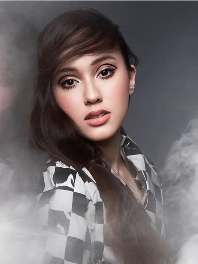 Yasmin Napper Bintang Love Story The Series