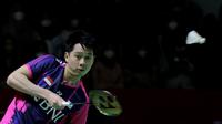 Pasangan ganda putra Indonesia unggulan pertama, Marcus Fernaldi Gideon/Kevin Sanjaya Sukamuljo saat bertanding melawan pasangan Malaysia unggulan ke-8, Goh Sze Fei/Nur Izzuddin dalam babak perempatfinal Turnamen Bulu Tangkis Daihatsu Indonesia Master 2022 di Istora Senayan, Jakarta, Jumat (10/6/2022). Marcus Fernaldi Gideon/Kevin Sanjaya Sukamuljo menang rubber game 10-21, 21-11 dan 21-18. (Bola.com/Ikhwan Yanuar)