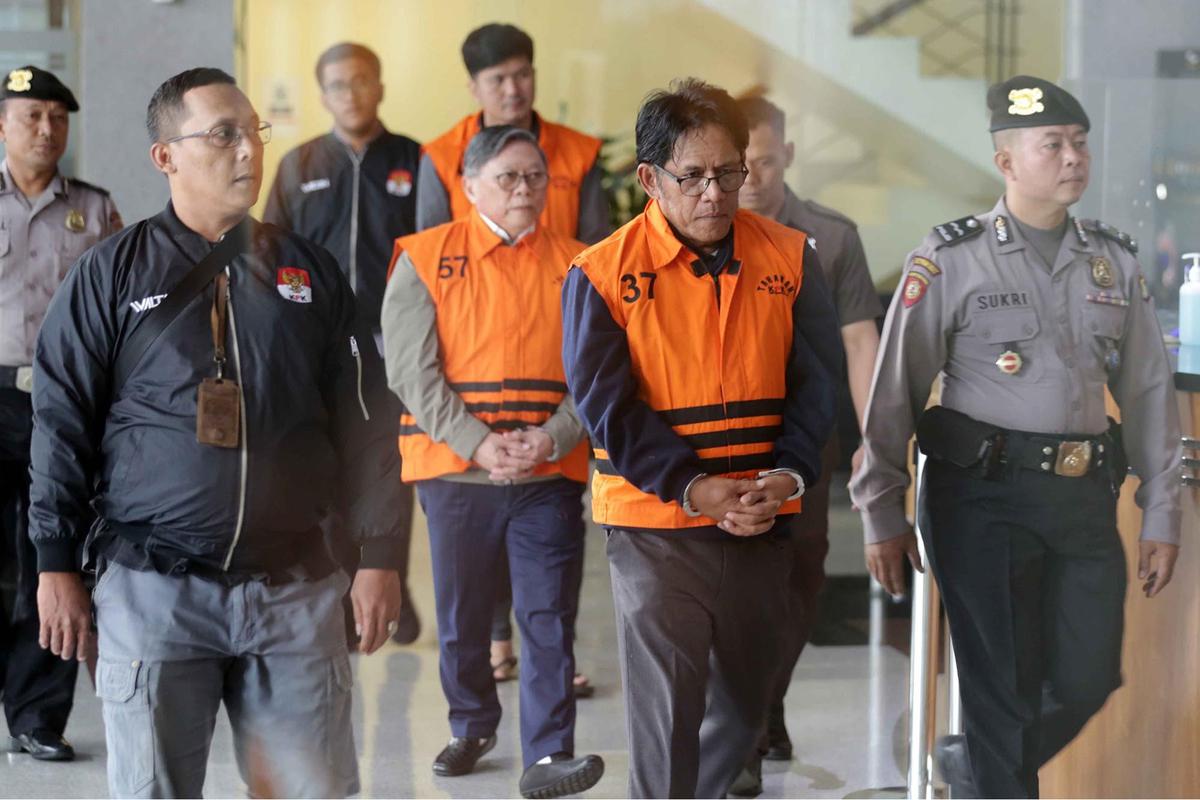 FOTO: OTT KPK Ungkap Suap Izin Kawasan Hutan, Tiga Tersangka Ditahan dan Uang Rp2,4 Miliar Disita