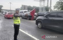 Banjir Landa Tol Sedyatmo, Polisi Lakukan Pengalihan Arus Demi Kelancaran Lalu Lintas