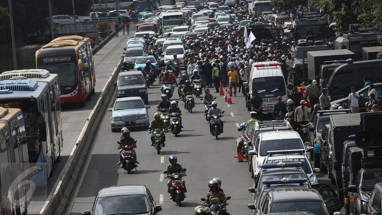 20161213-Ada Sidang Ahok, Depan Eks Gedung PN Jakarta Pusat Macet-Fanani