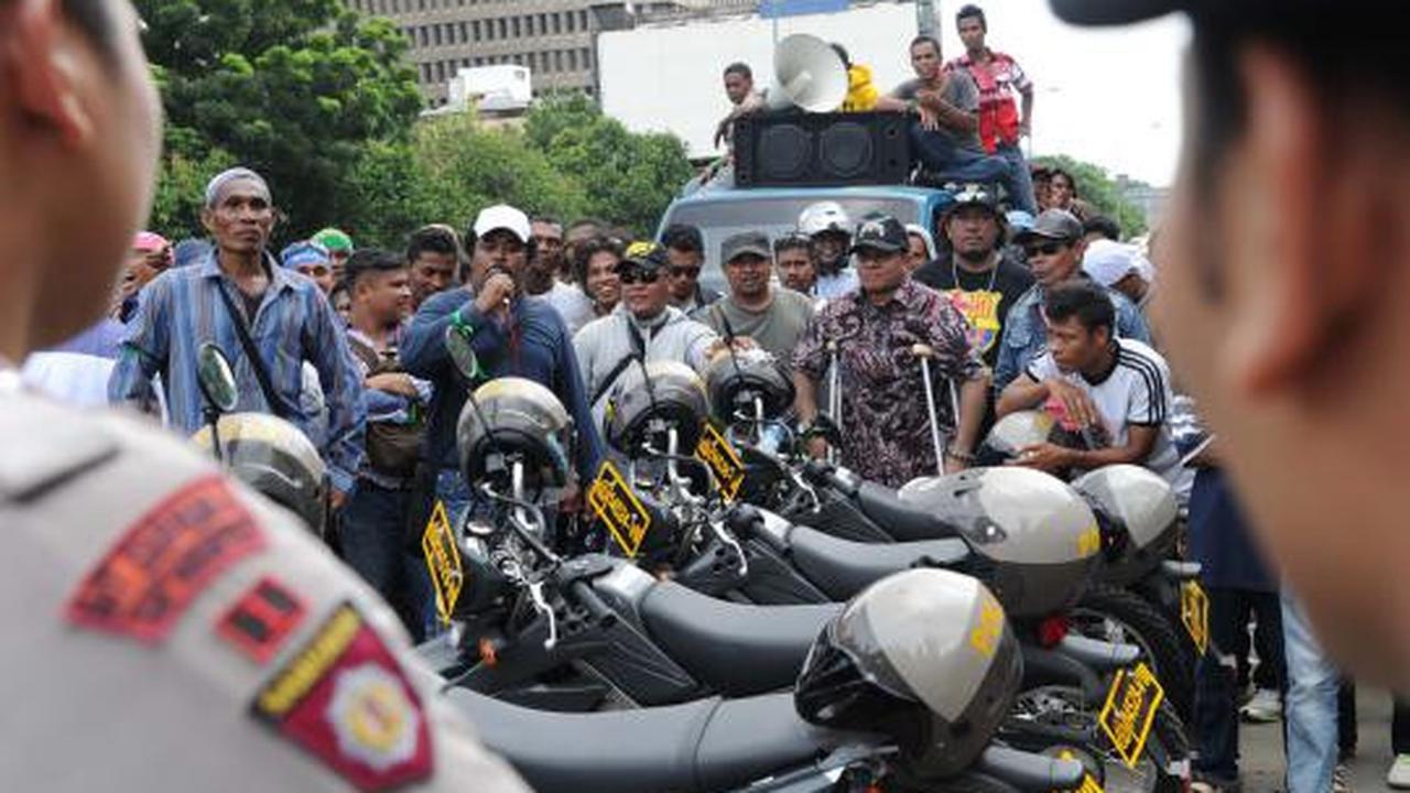 Massa kontra John Kei gelar aksi di depan PN Jakarta Pusat