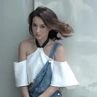 Julie Estelle menyebutkan nama Christine Hakim sebagai aktris yang menginspirasinya dalam berakting